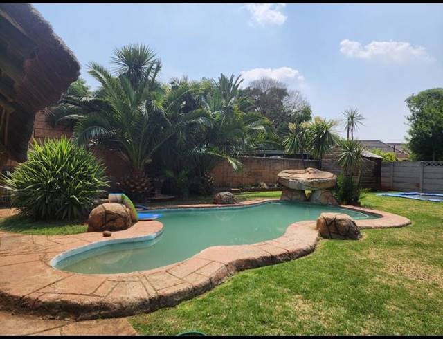 3 BEDROOM HOUSE FOR SALE IN SELECTION PARK